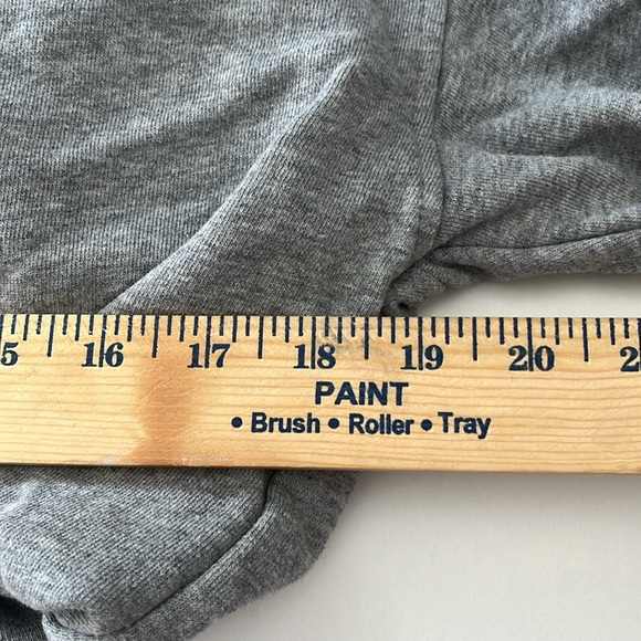 Forever 21 Grey Cropped Sweatshirt with Elastic Waist Women's Size M - Picture 4 of 6